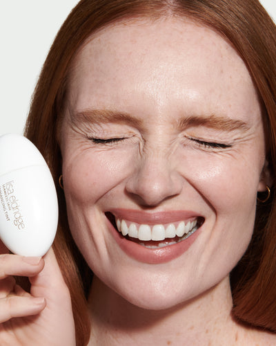 howtouse Close up portrait of model wearing and holding T2