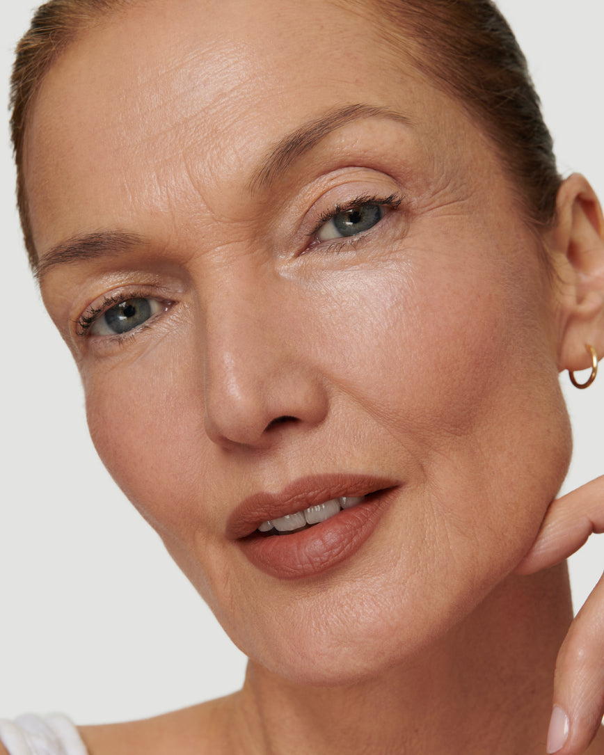 Portrait close-up of model wearing N0 Sculpt and Shade Lip Pencil 