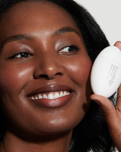 howtouse Close up portrait of model wearing and holding T15