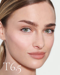 block The white pod packaging of Seamless Skin Enhancing Tint by Lisa Eldridge