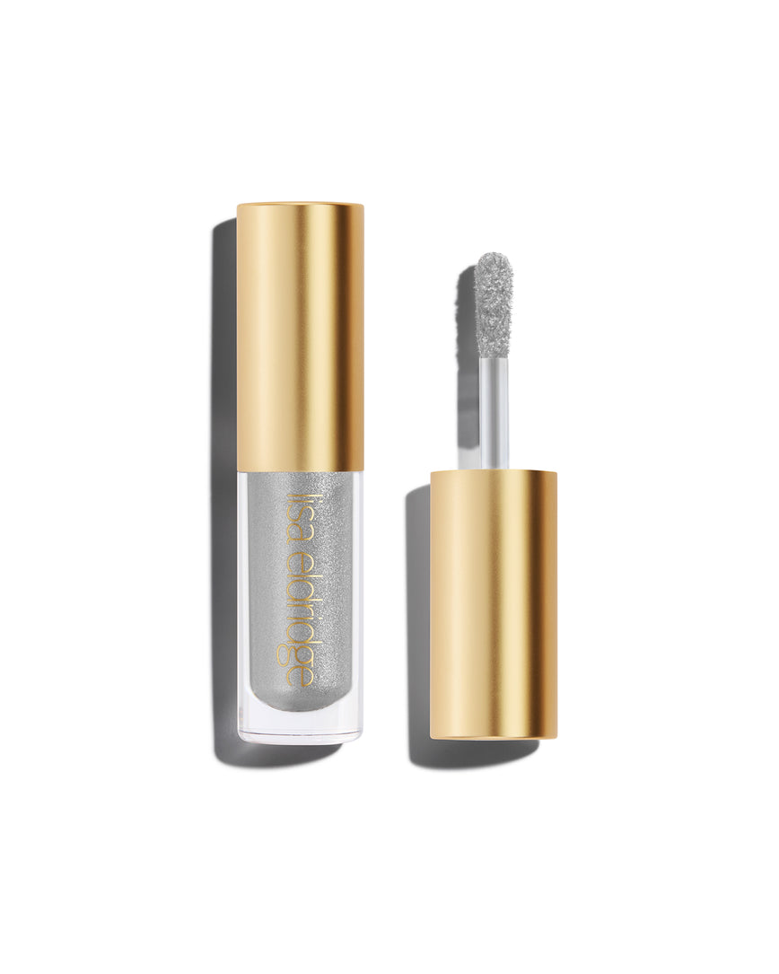 Aria Liquid Lurex on a white background with doe foot showing