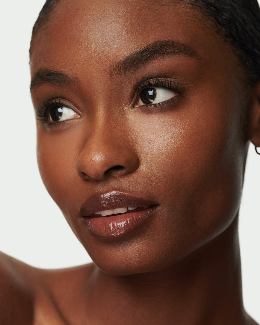 baumeimg Portrait close-up of model wearing Metropolis Baume Embrace