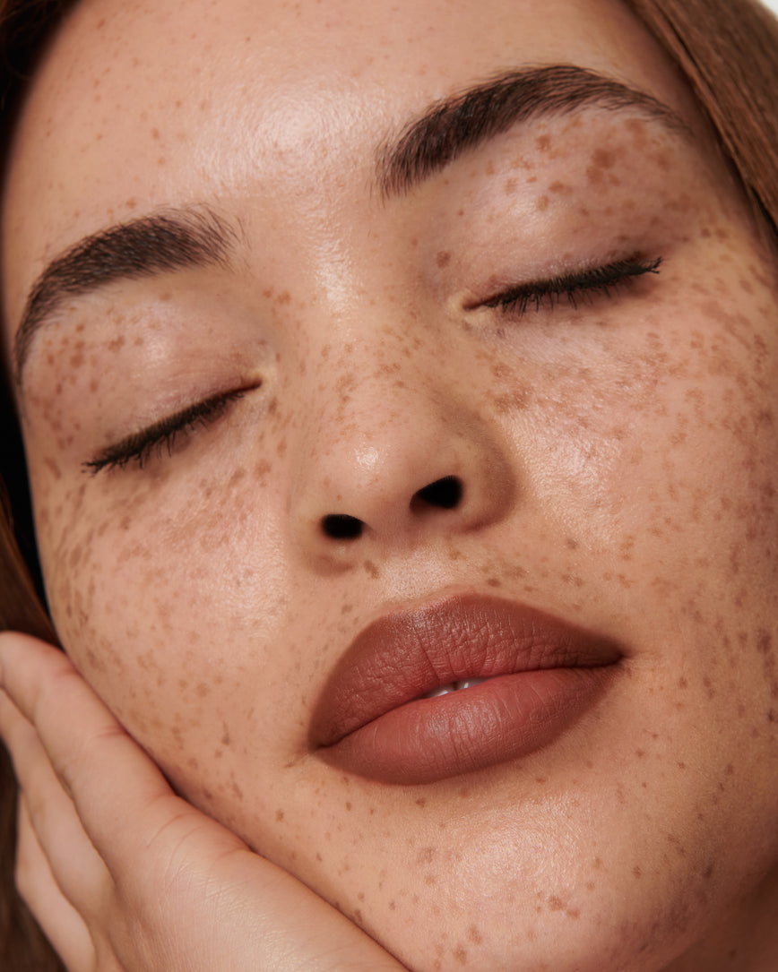 Portrait close-up of model wearing 2N Sculpt and Shade Lip Pencil 