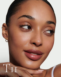 block The white pod packaging of Seamless Skin Enhancing Tint by Lisa Eldridge